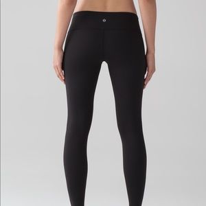 Black lululemon leggings, mid rise, size 6